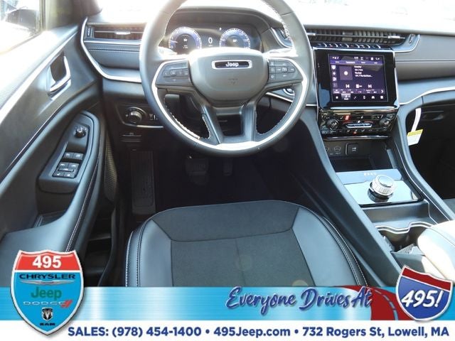 2025 Jeep Grand Cherokee Laredo