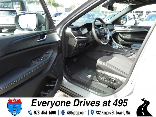 2027 Jeep Grand Cherokee Laredo X