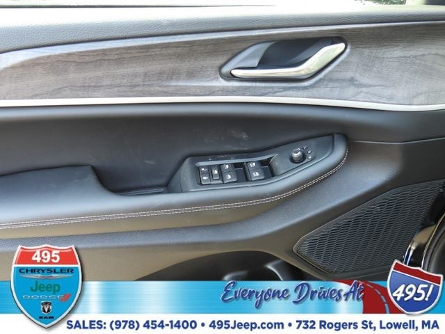 2026 Jeep Grand Cherokee Laredo