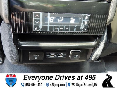 2024 Jeep Wagoneer Base