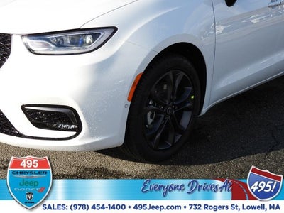 2026 Chrysler Pacifica Select