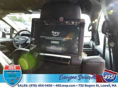 2026 Chrysler Pacifica Select