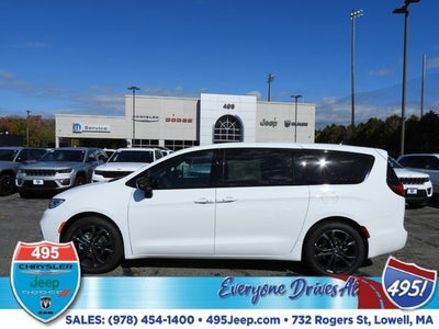 2026 Chrysler Pacifica Select