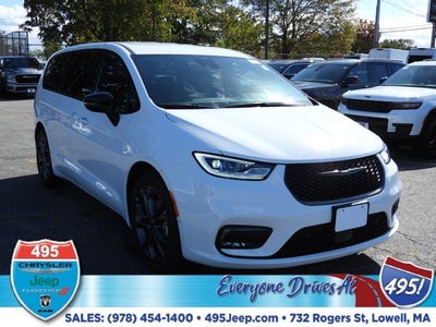 2026 Chrysler Pacifica Select