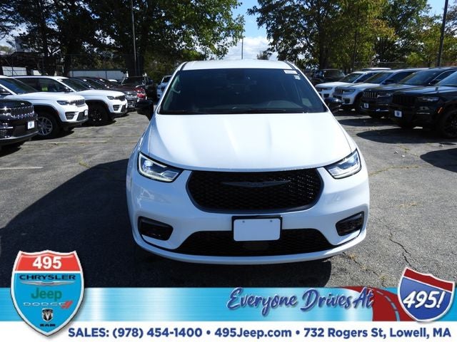 2026 Chrysler Pacifica Select