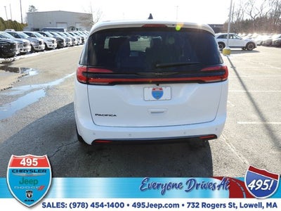 2026 Chrysler Pacifica Select