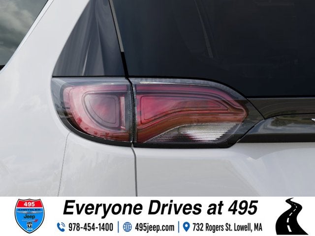 2027 Chrysler Pacifica LX