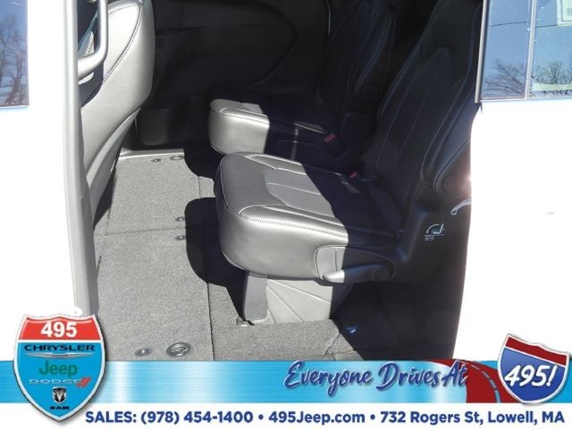 2026 Chrysler Voyager LX