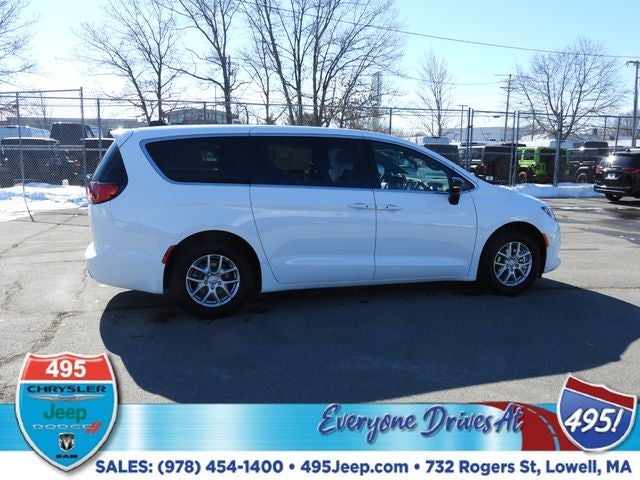 2026 Chrysler Voyager LX