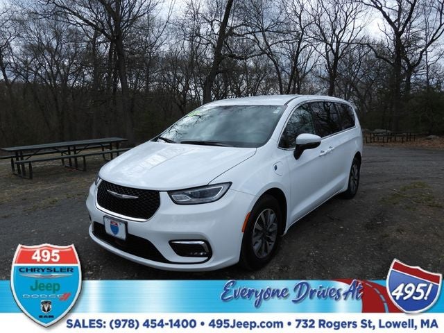 2023 Chrysler Pacifica Hybrid Touring L