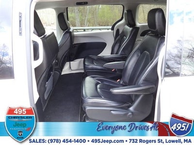 2023 Chrysler Pacifica Hybrid Touring L