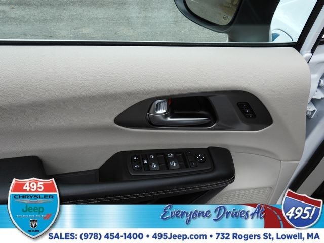 2023 Chrysler Pacifica Hybrid Touring L