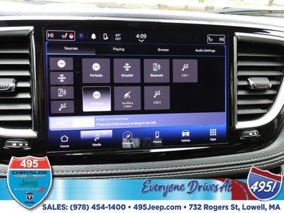 2023 Chrysler Pacifica Hybrid Touring L