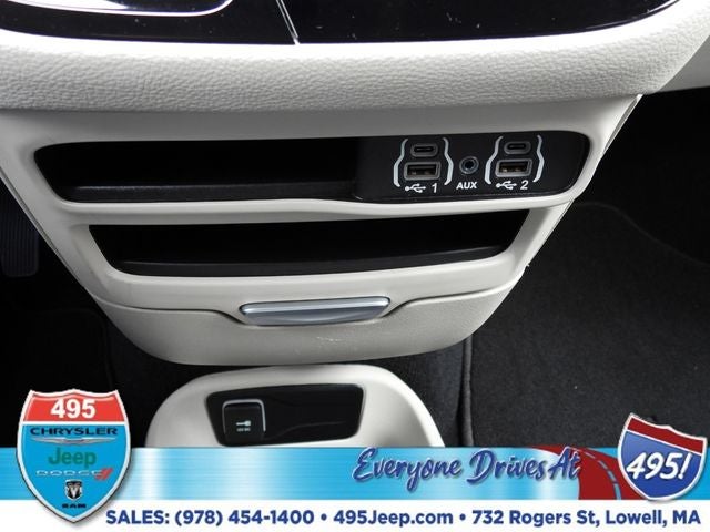 2023 Chrysler Pacifica Hybrid Touring L