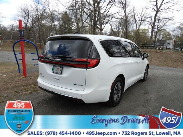 2023 Chrysler Pacifica Hybrid Touring L