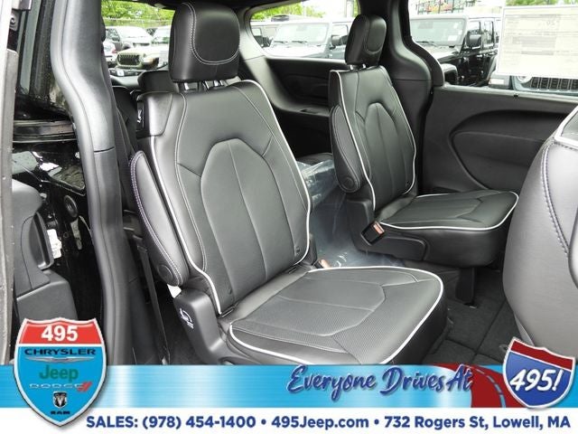 2027 Chrysler Pacifica Limited