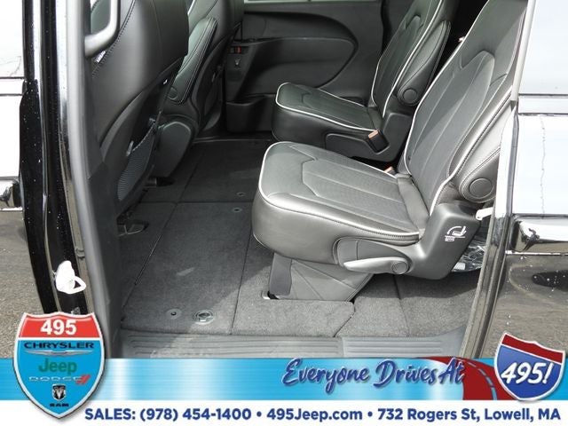 2027 Chrysler Pacifica Limited